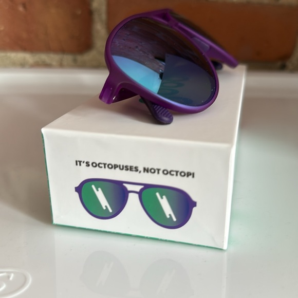 Goodr Polarized Purple Aviators - non-slip and perfect for pickleball - Picture 2 of 3